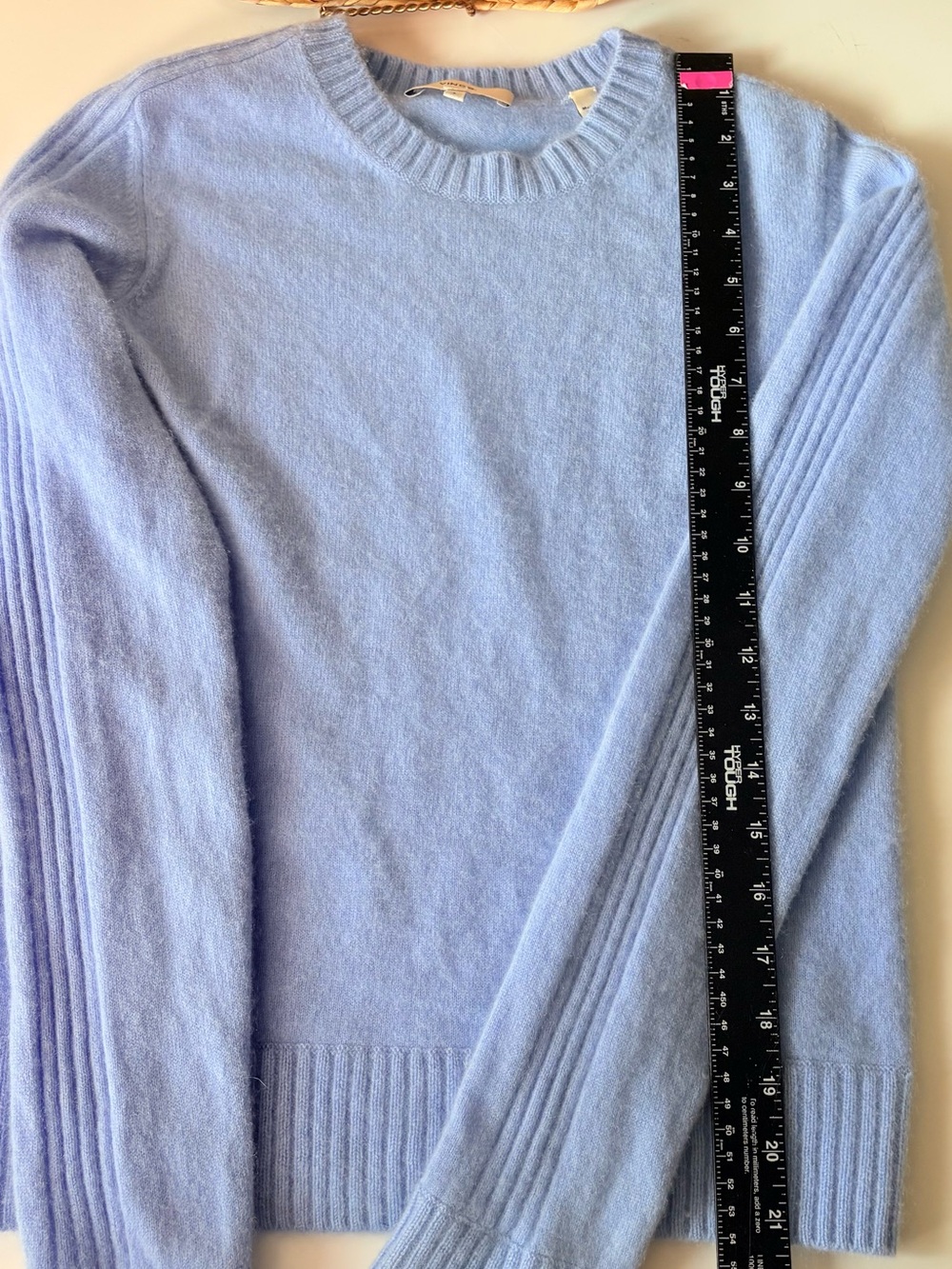 💙 Vince 100% Cashmere Baby Powder Blue Crewneck Sweater Size S (Mended) - Picture 4 of 9